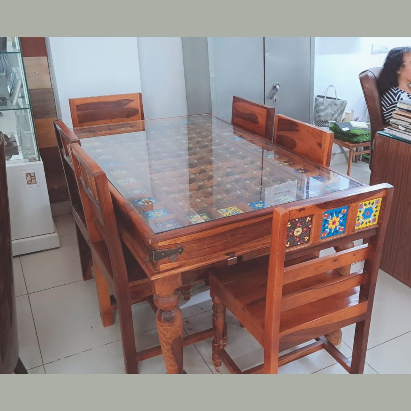 Sheesham Wood 6-Seater Dinning Table Traditionally Decorated Top with Glass